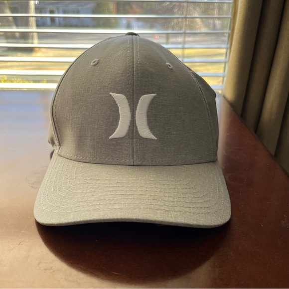 Hurley Men’s Phantom Resist Lightweight Stretch Back Grey Hat Size S/M - Picture 3 of 15